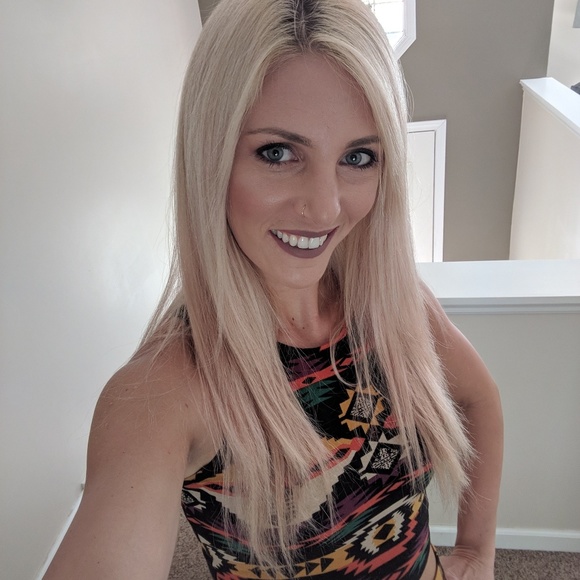 Meet your Posher, Nicole - Picture 1 of 1